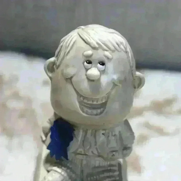 VINTAGE 1970 World's Best Father Statue Award Gift Figurine R & W Berries Co. - Picture 2 of 9